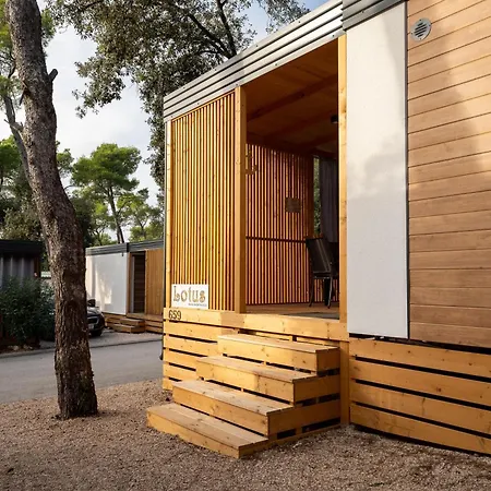 Mobile Lotus Дом отдыха